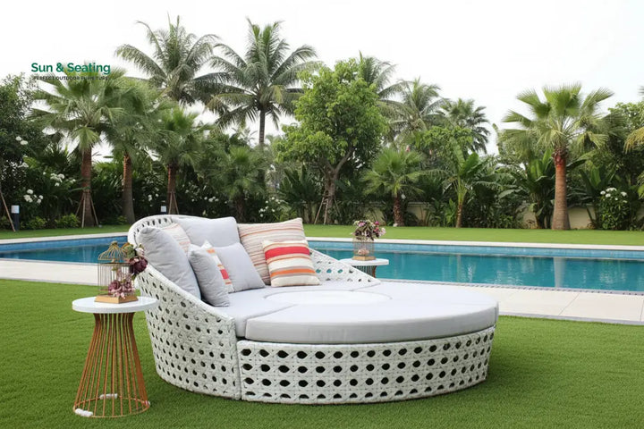 Anunc Outdoor Poolside Sunbed With Cushion Daybed (White) Sunbed