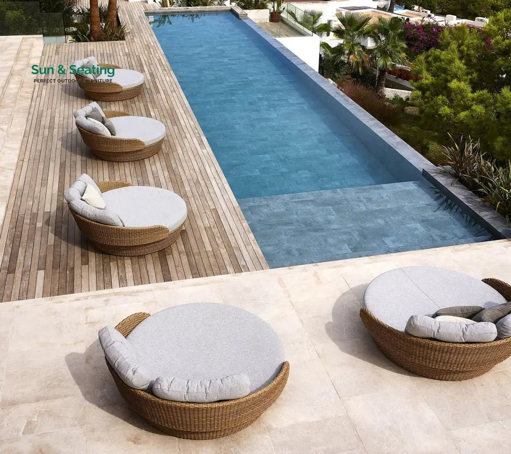 Borroni Outdoor Poolside Sunbed With Cushion Daybed (Honey Brown) Sunbed
