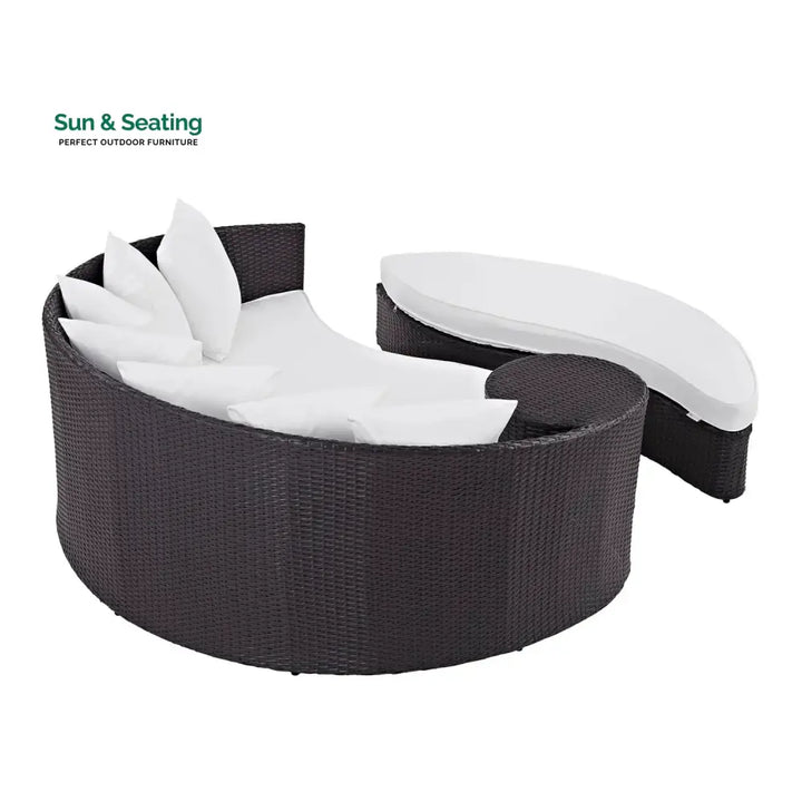 Freja Outdoor Rattan Wicker Daybed (Dark Brown &amp; White) Daybed