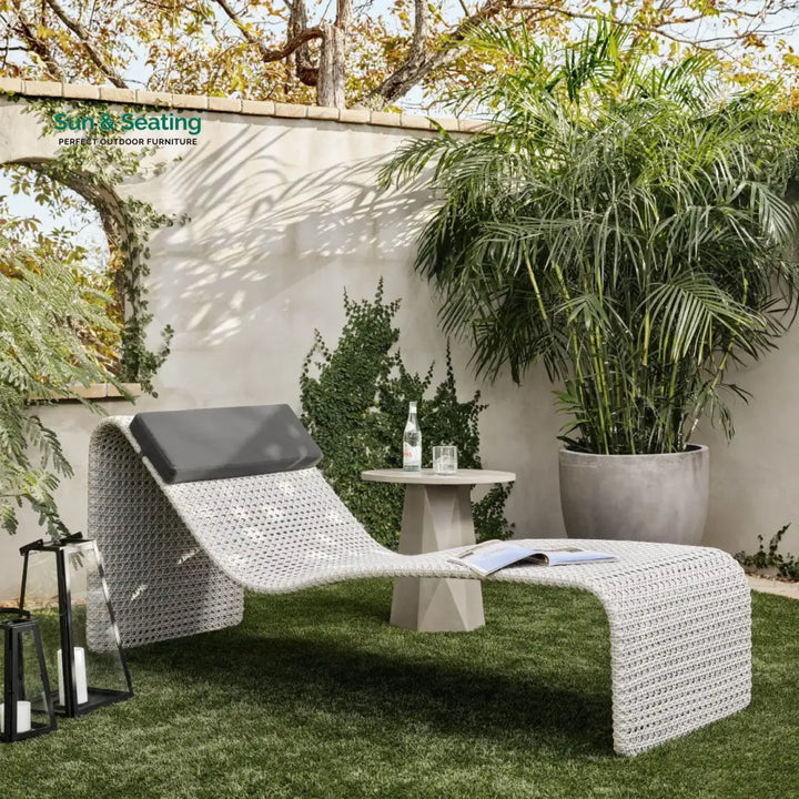 Grood Outdoor Swimming Poolside Lounger (White) Loungers