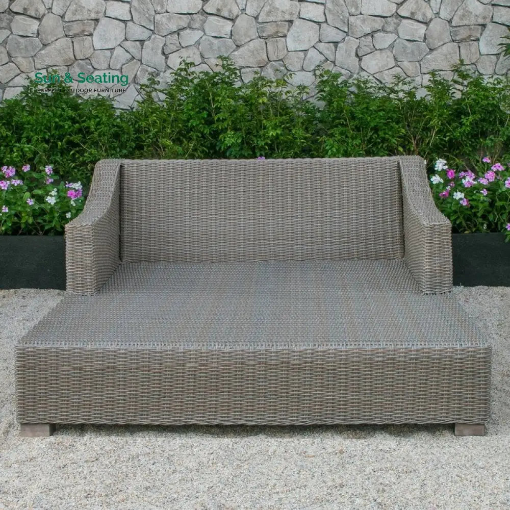 Leonardo Outdoor Poolside Sunbed With Cushion Daybed (Brown) Sunbed