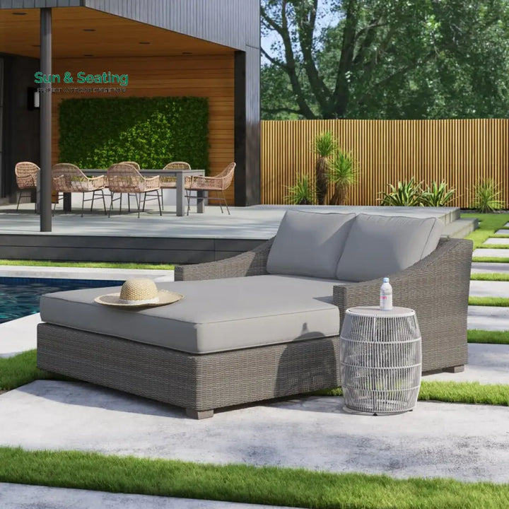 Leonardo Outdoor Poolside Sunbed With Cushion Daybed (Brown) Sunbed