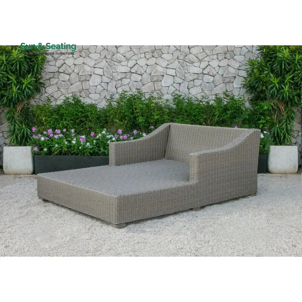 Leonardo Outdoor Poolside Sunbed With Cushion Daybed (Brown) Sunbed