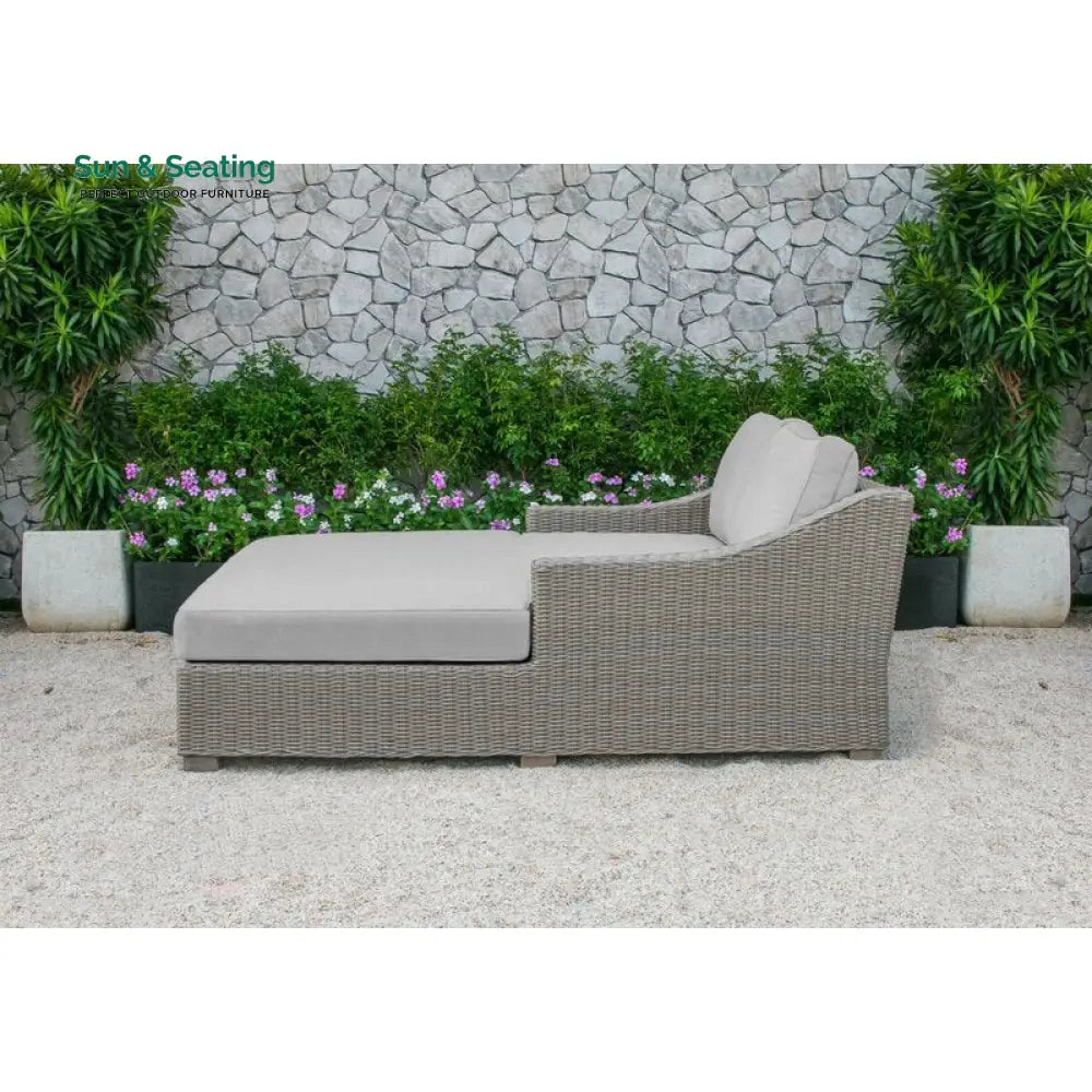 Leonardo Outdoor Poolside Sunbed With Cushion Daybed (Brown) Sunbed