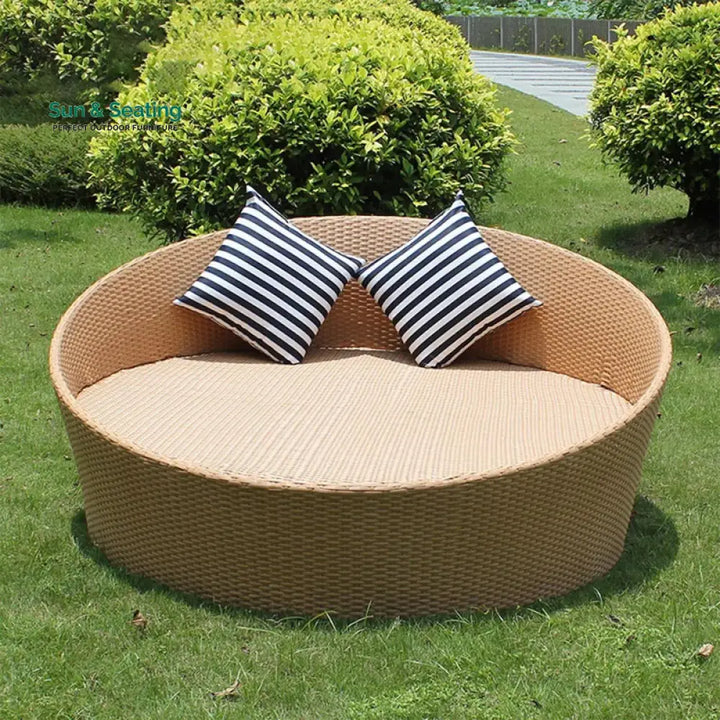 Vea Outdoor Poolside Sunbed With Cushion Daybed (Honey) Sunbed