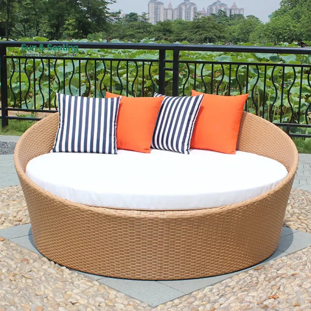 Vea Outdoor Poolside Sunbed With Cushion Daybed (Honey) Sunbed