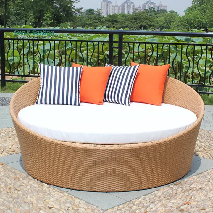 Vea Outdoor Poolside Sunbed With Cushion Daybed (Honey) Sunbed