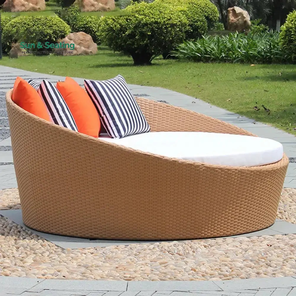 Vea Outdoor Poolside Sunbed With Cushion Daybed (Honey) Sunbed